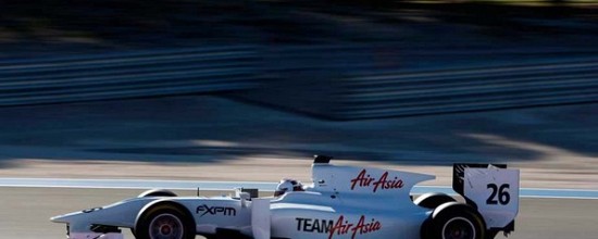 Team-Lotus-Renault-va-s-appuyer-sur-AirAsia-pour-ses-reservistes