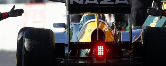 Un-probleme-de-boite-de-vitesse-pour-le-Team-Lotus-Renault