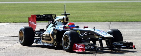 Romain-Grosjean-prend-le-volant-de-la-Renault-R31