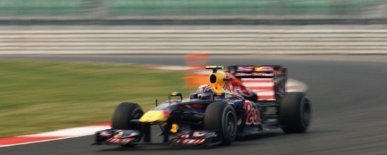 Mark-Webber-perd-du-terrain-sur-la-seconde-place