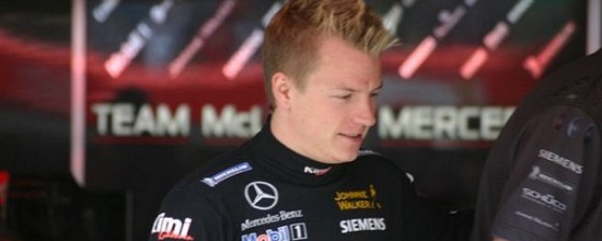 L-entourage-de-Raikkonen-present-a-Abu-Dhabi-chez-Williams