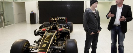 Kimi-Raikkonen-effectue-sa-premiere-visite-a-Enstone