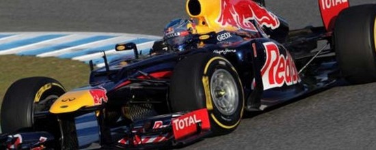 Sebastian-Vettel-prend-connaissance-de-la-Red-Bull-Renault-RB8