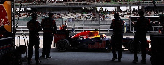 Red-Bull-Renault-loupe-le-coche-a-Barcelone