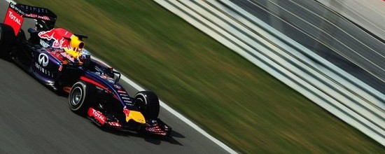 Bahrein-La-Red-Bull-Renault-RB10-en-piste-ce-lundi