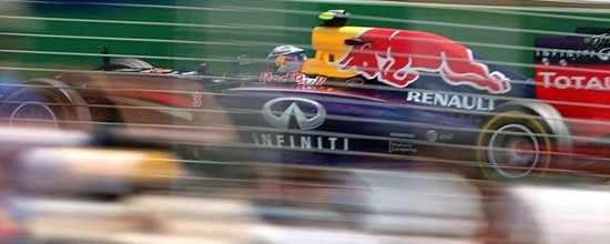 Daniel-Ricciardo-en-fete-Sebastian-Vettel-en-difficulte