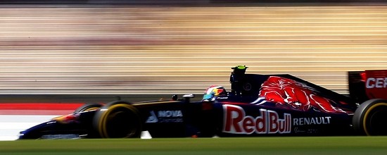 Toro-Rosso-passe-a-cote-de-sa-course