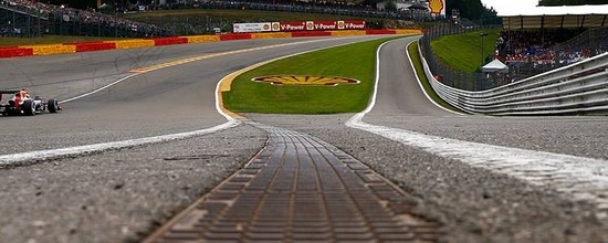 Red-Bull-Renault-s-en-sort-bien-sous-la-pluie