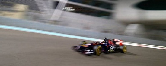 Abu-Dhabi-Toro-Rosso-Renault-passe-a-cote-de-sa-finale