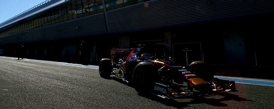 Toro-Rosso-Renault-fait-le-boulot-Red-Bull-Renault-en-attente