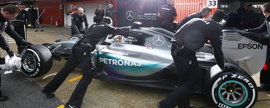 Mercedes-survole-la-premiere-journee