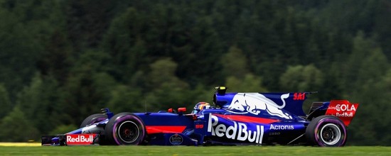 Carlos-Sainz-satisfait-de-sa-Toro-Rosso-Kvyat-frustre