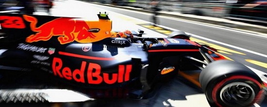 Hongrie-Jour-1-Red-Bull-place-le-Power-Unit-Renault-en-tete