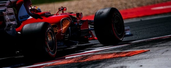 Hongrie-Course-Ferrari-reprend-de-l-air-et-signe-le-double