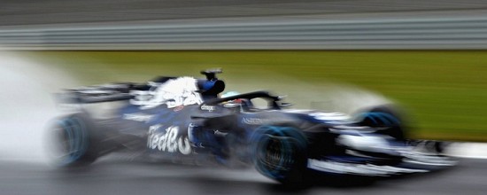 Sortie-de-piste-pour-la-nouvelle-Red-Bull-RB14-a-Silverstone