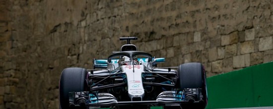 Bakou-Course-Lewis-Hamilton-se-distingue-dans-le-chaos