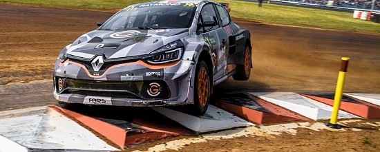 Guerlain-Chicherit-avec-UNKORRUPTED-et-la-Clio-R-S-RX-en-World-RX