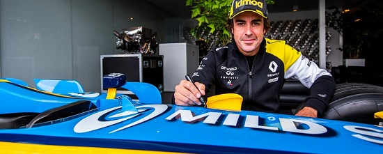 Fernando-Alonso-moule-son-baquet-et-se-prepare-au-simulateur