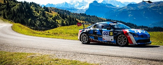 Alpine-au-depart-d-une-manche-du-WRC-en-decembre