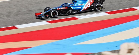 Alpine-et-Esteban-Ocon-debutent-forts-sur-le-sable-de-Bahrein